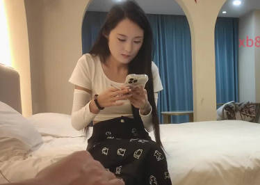 约了一个19岁身材苗条的妹子-李白